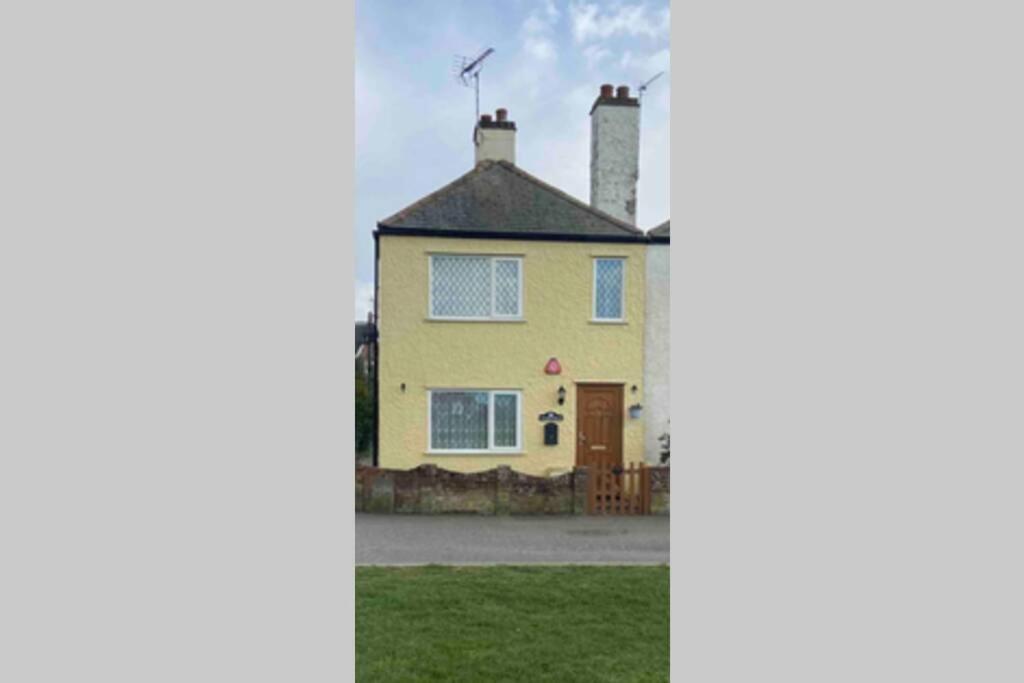 Cosy Cottage Great Bentley Near Station And Shops 외부 사진