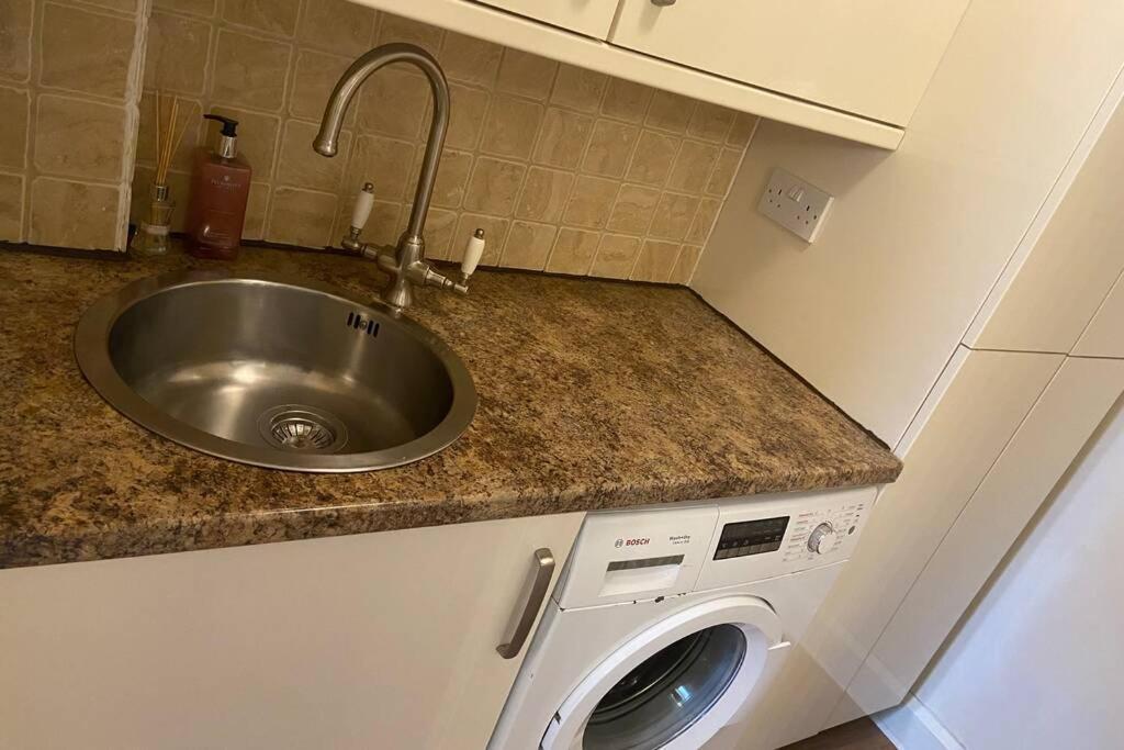 Cosy Cottage Great Bentley Near Station And Shops 외부 사진